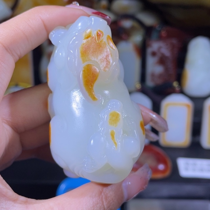 和田玉把件未镶嵌不****。