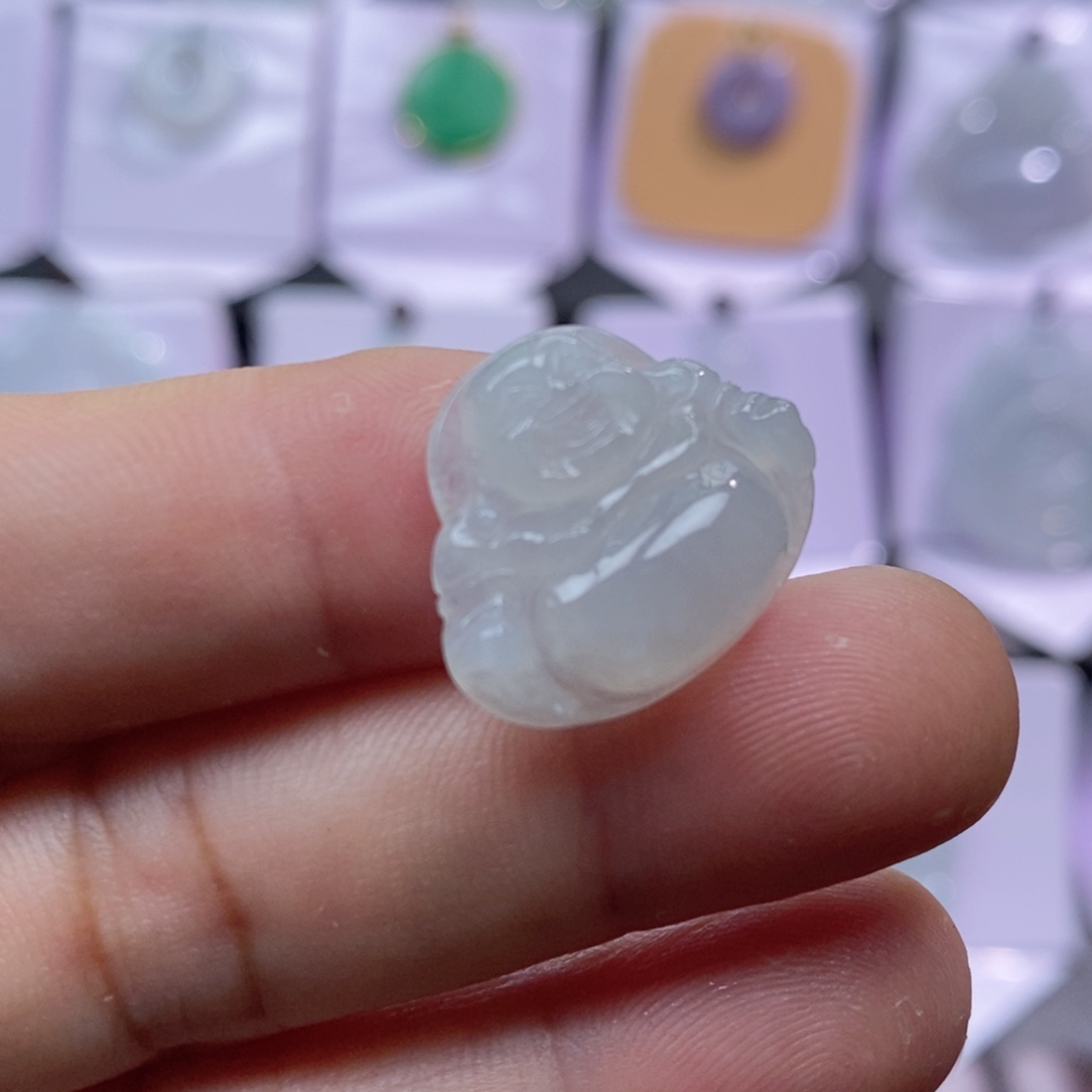 翡翠未镶嵌颈饰佛