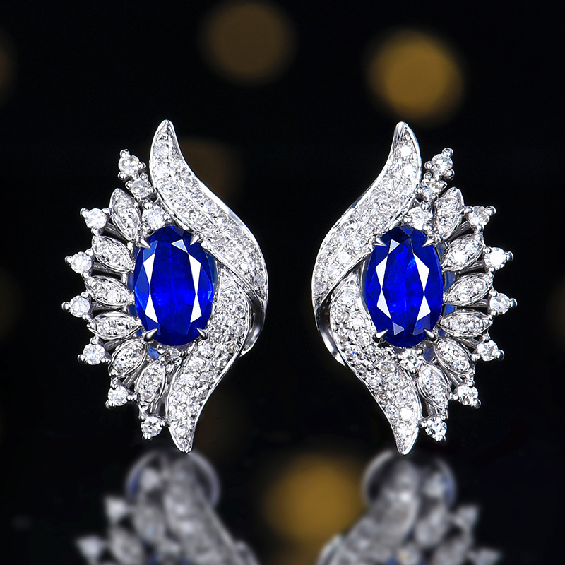 优雅动人 主石0.81克拉 18K金 天然斯里兰卡蓝宝石耳钉