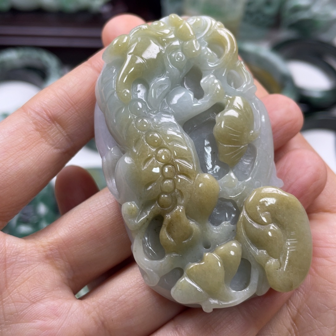 翡翠未镶嵌颈饰牌子