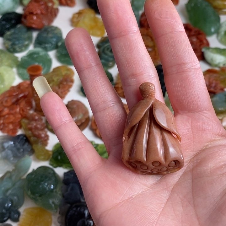 蛇纹石玉颈饰未镶嵌