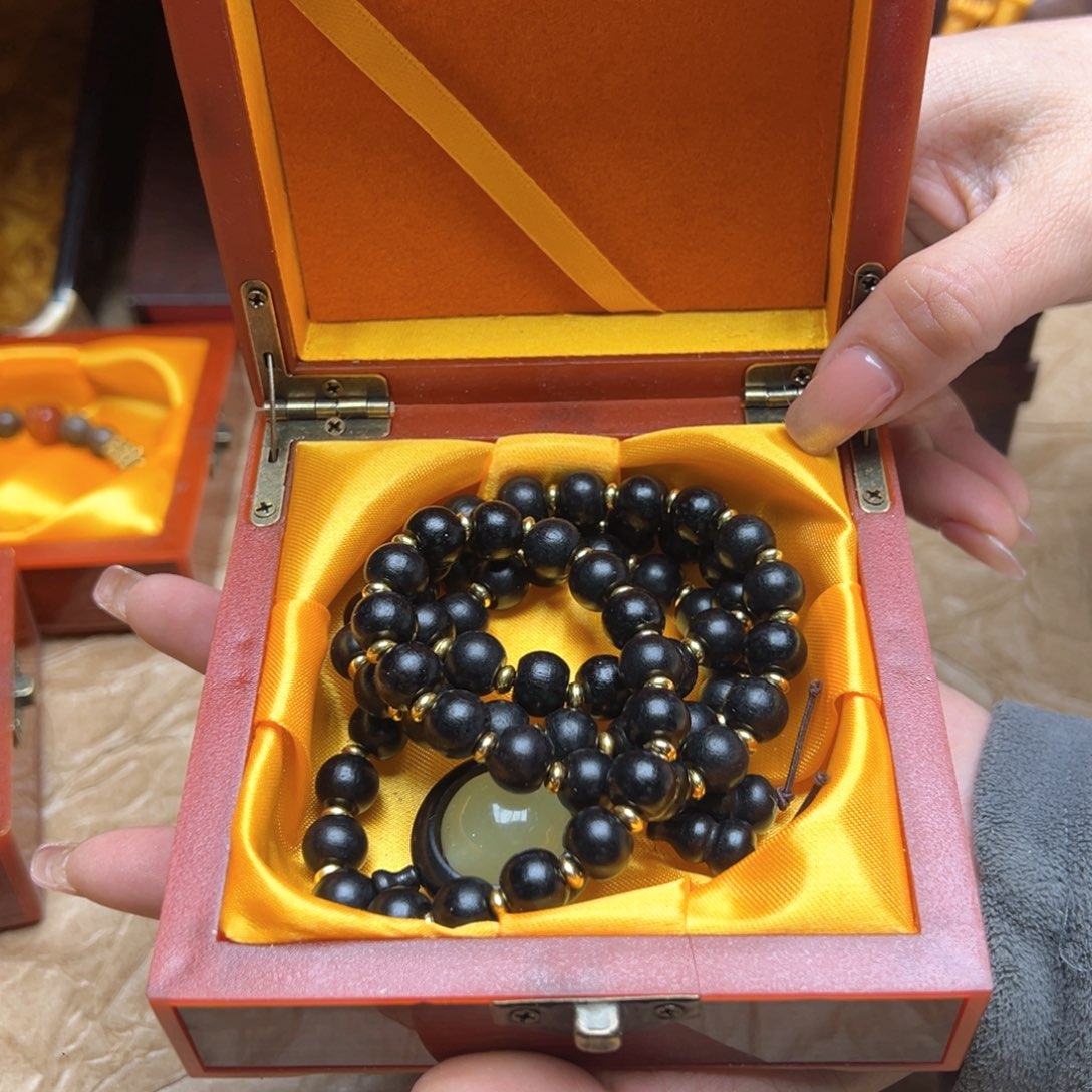 大叶紫檀（黑酸枝木类）