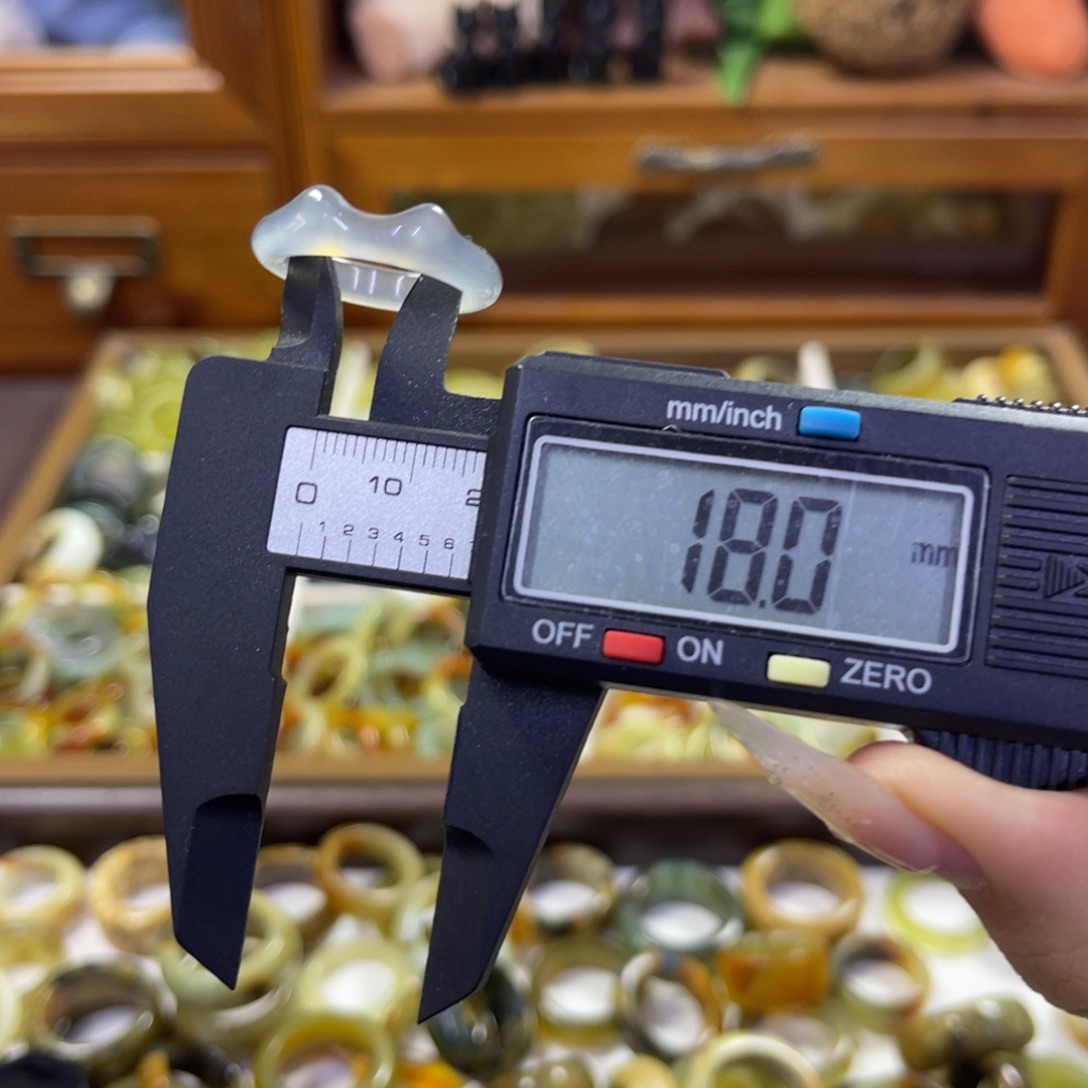 蛇纹石玉未镶嵌手镯74