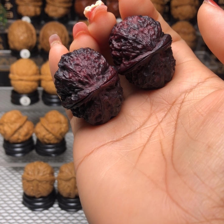 橄榄核把件7七彩斑霞