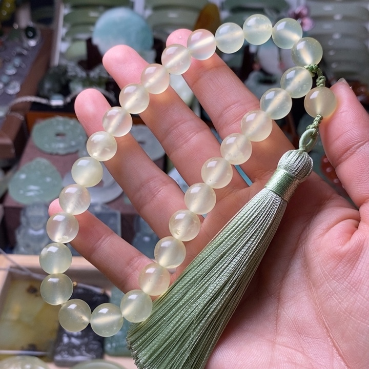 未镶嵌蛇纹石玉颈饰