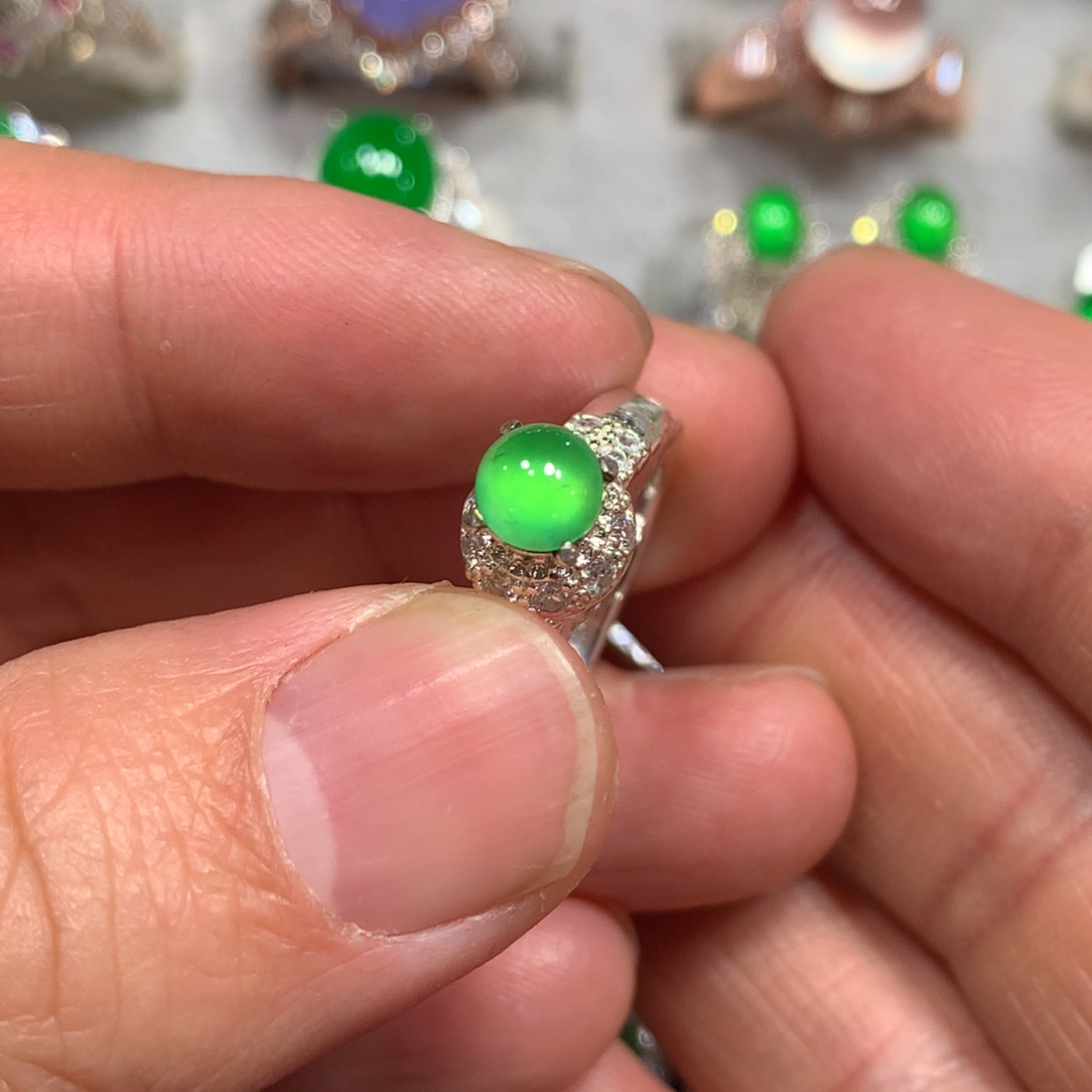 翡翠戒指未镶嵌翡翠