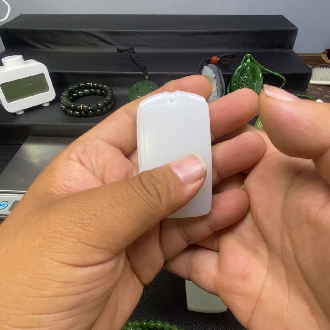 和田玉未镶嵌颈饰平