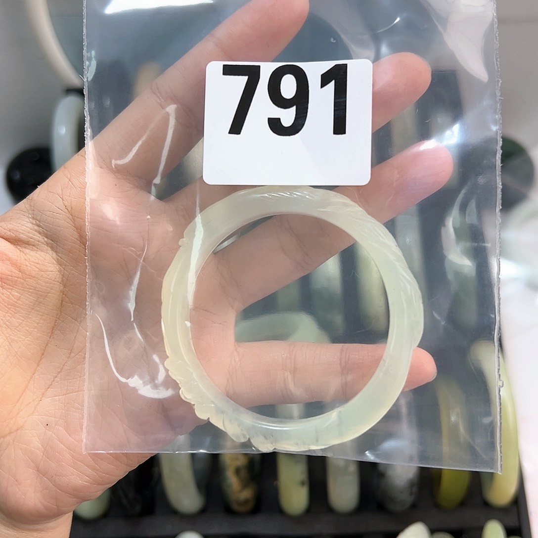 蛇纹石玉未镶嵌手镯C****?