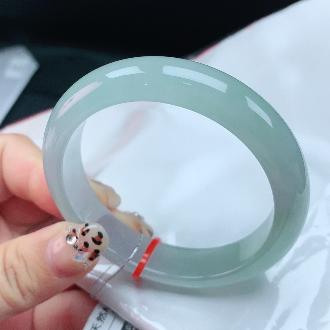 翡翠手镯未镶嵌54圈