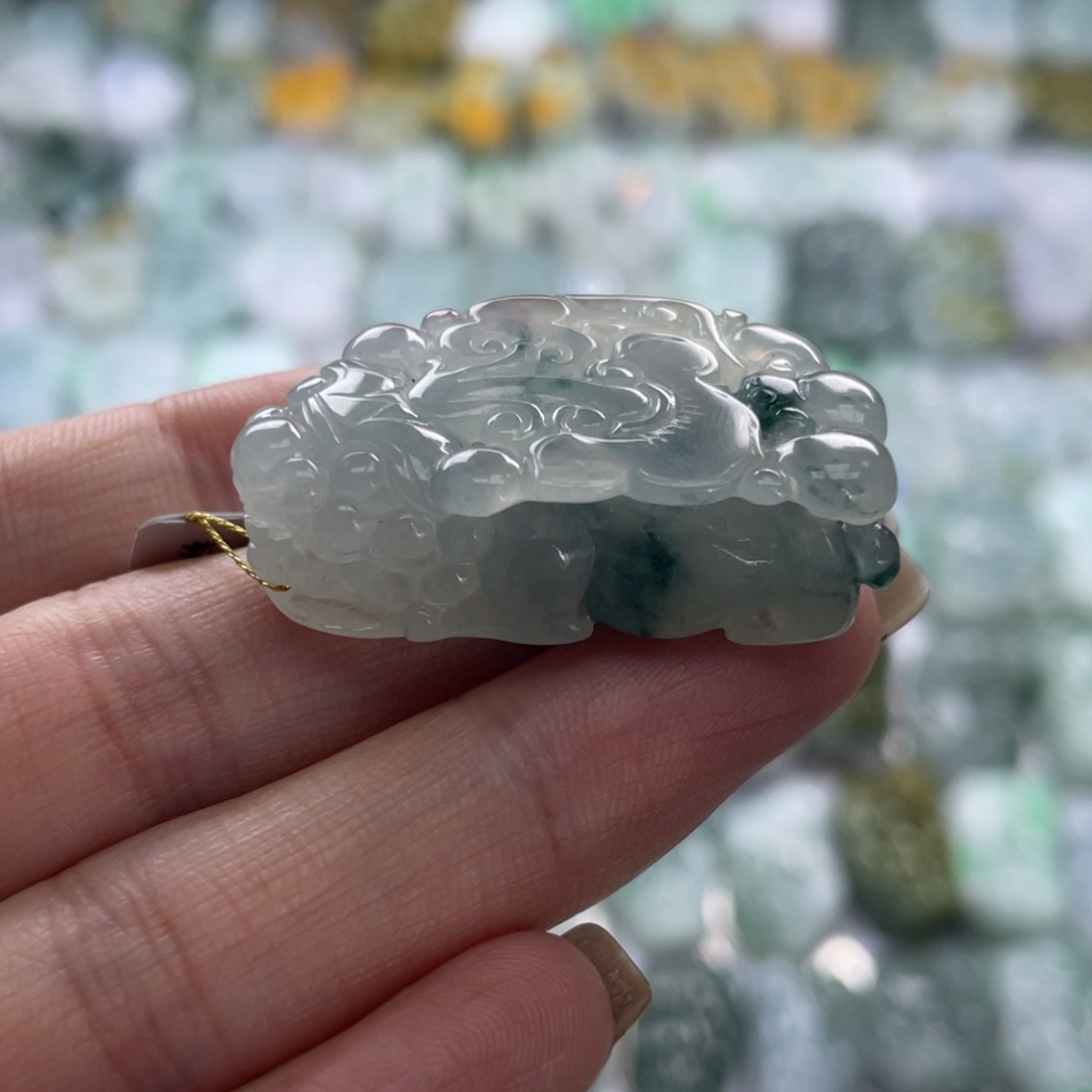 达***仓翡翠未镶嵌颈饰貔貅