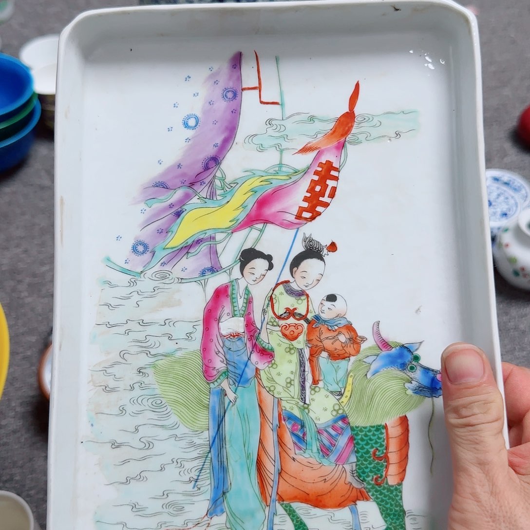 摆件瓷器的工艺技术水平较