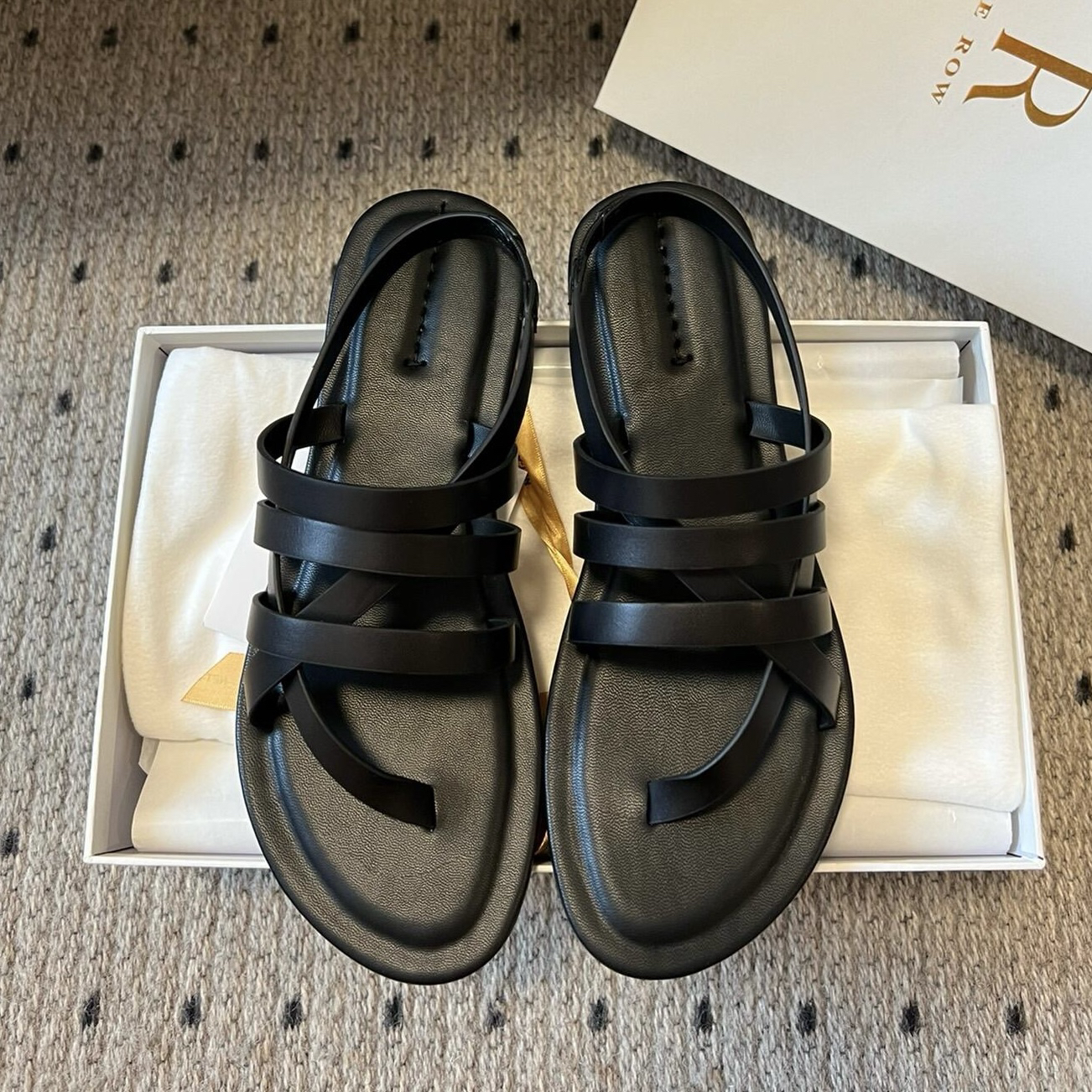 小众夹趾外穿防滑修面皮罗马凉鞋女2025夏季一字式扣带凉拖鞋外穿