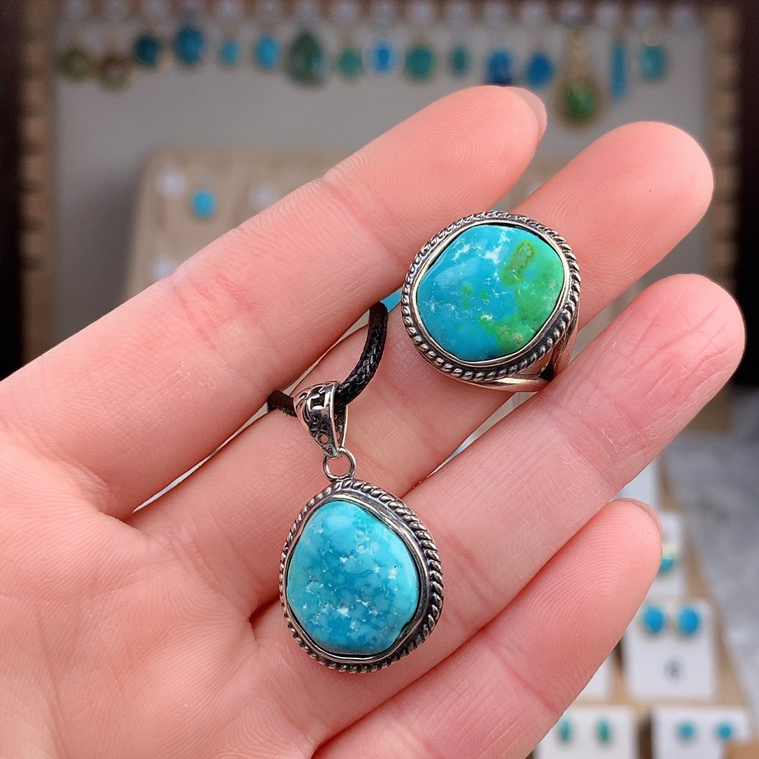 绿松石颈饰未镶嵌