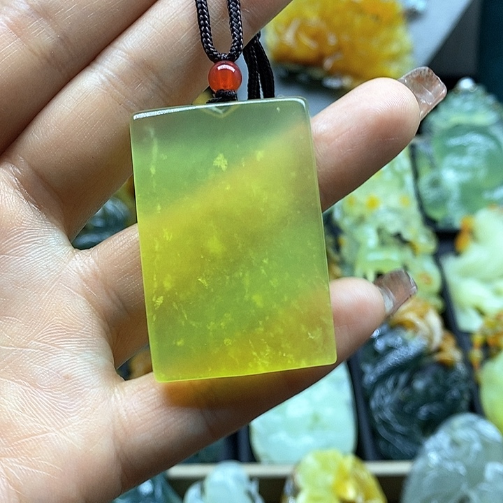 蛇纹石玉挂件未镶嵌