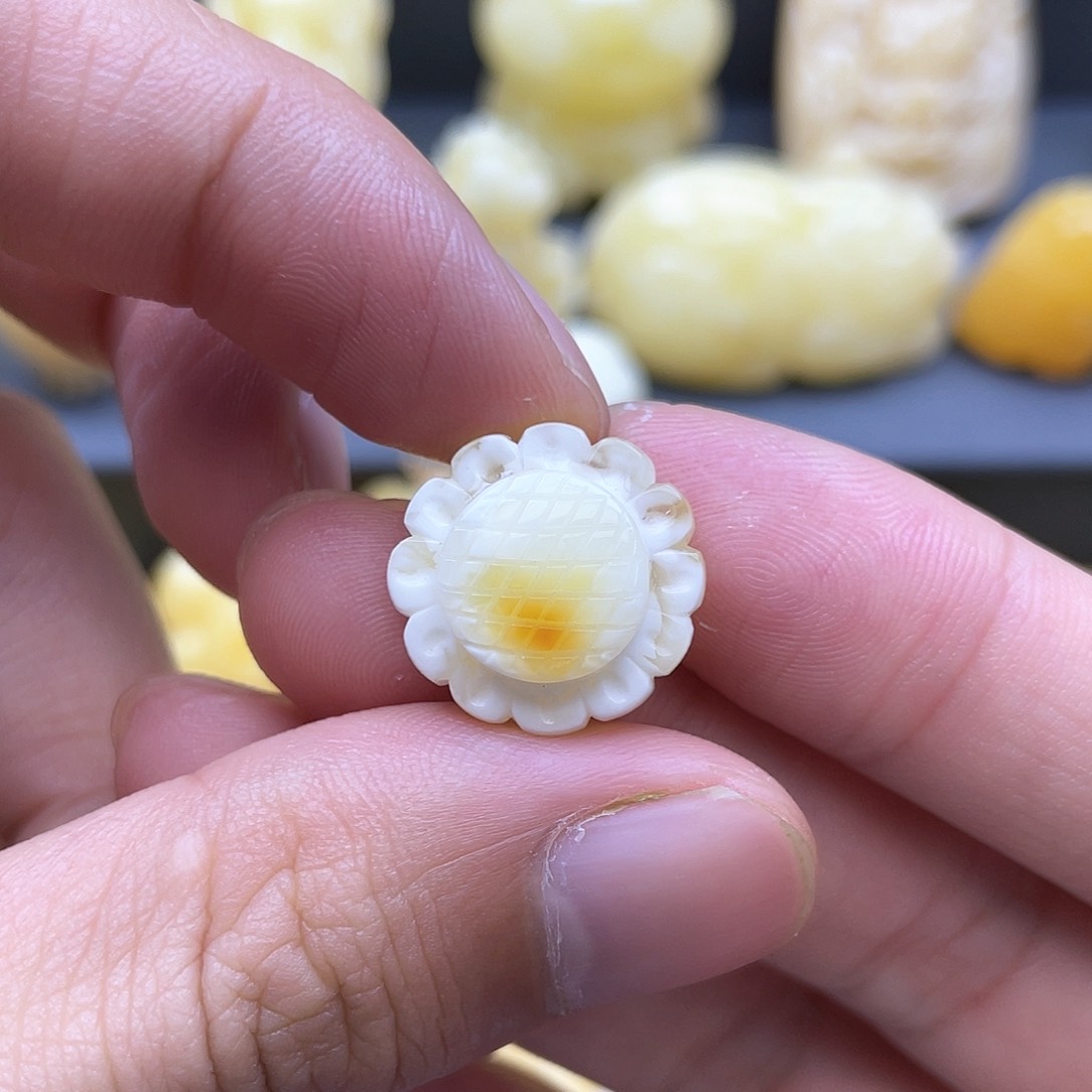 琥珀裸石未镶嵌蜜蜡