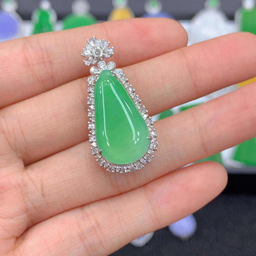 翡翠吊坠(不含链)18K金镶嵌福瓜