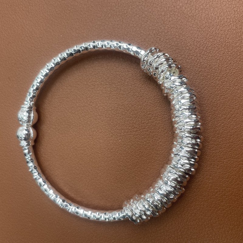 YZ042盘缠锤纹开口手镯 银色精品手镯 无礼盒