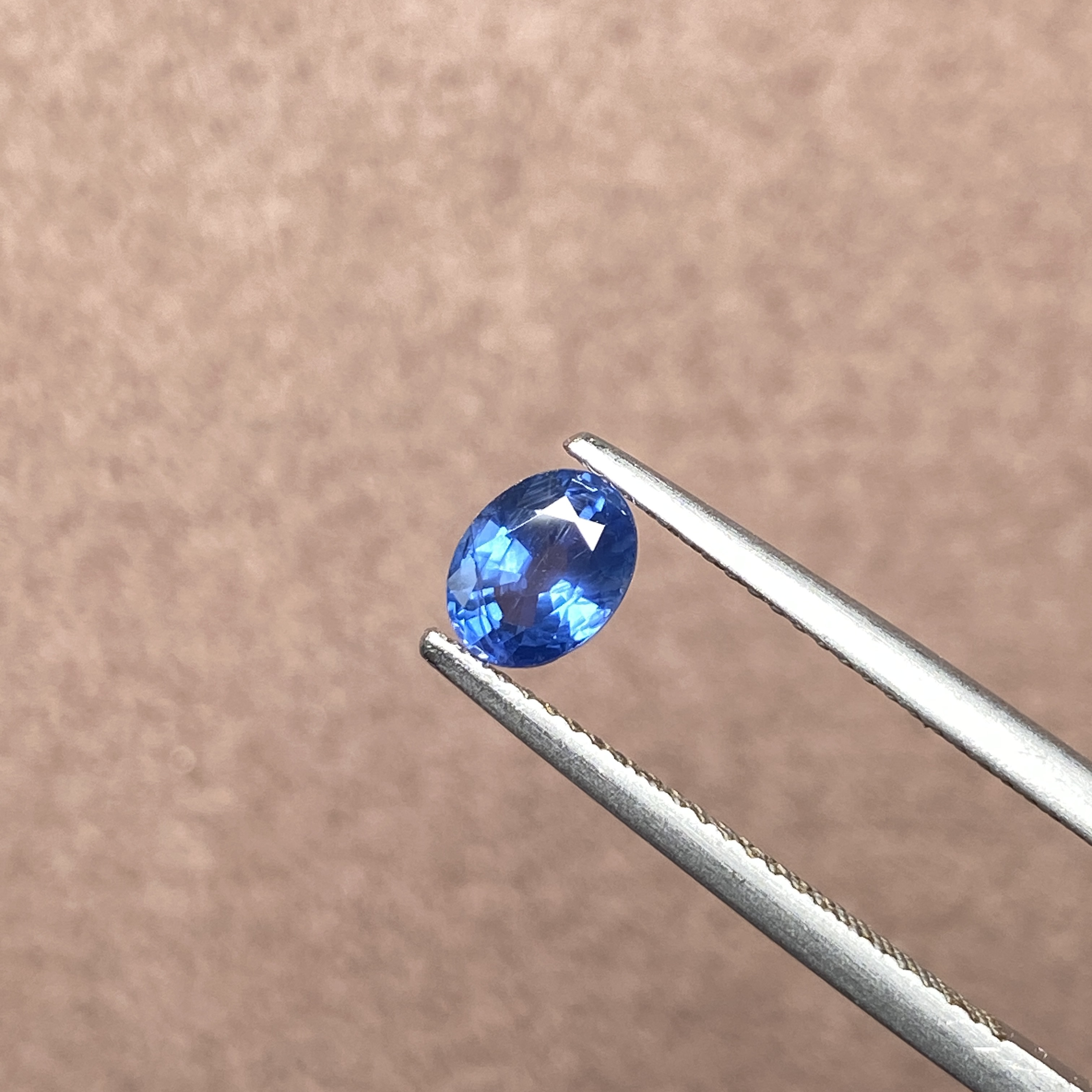 23G026 有烧蓝色蓝宝石 1.0克拉