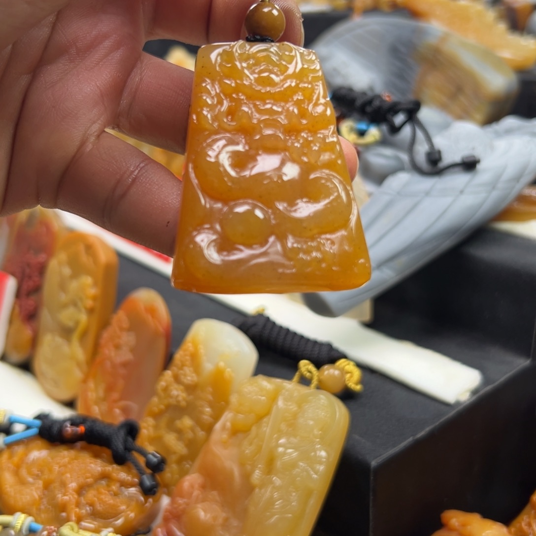 石英质玉（黄龙玉）未镶嵌黄龙玉