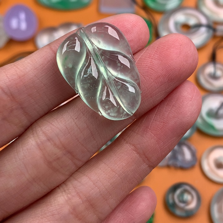 翡翠挂件未镶嵌….