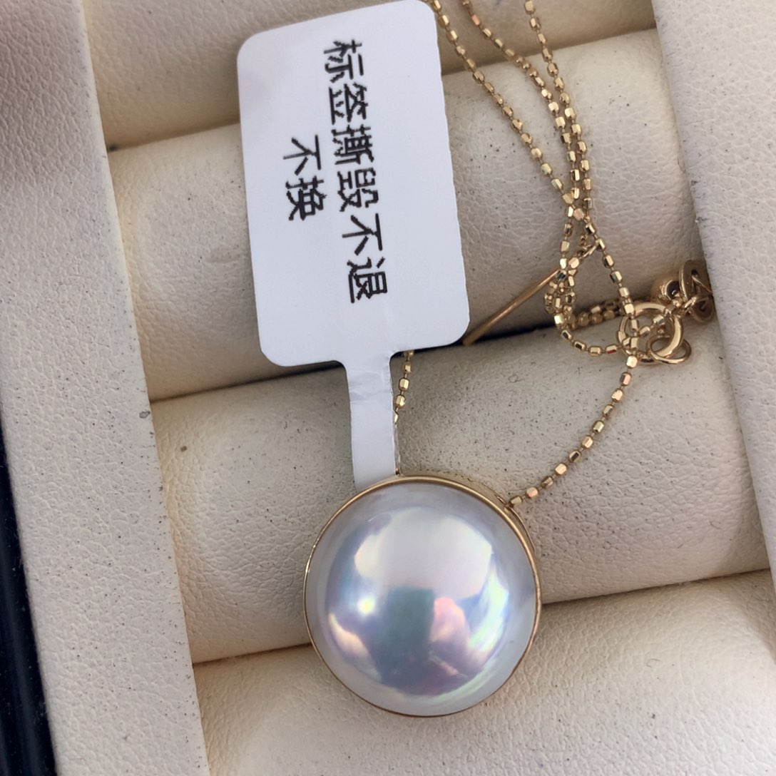 拼合珍珠（马贝珠）颈饰18K金镶嵌