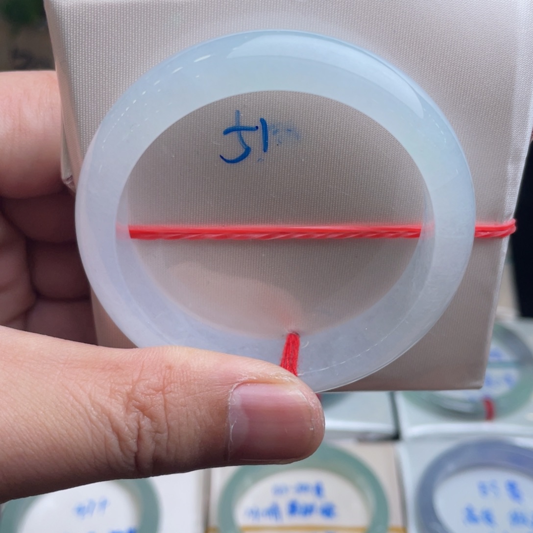 翡翠手镯未镶嵌翡翠手镯