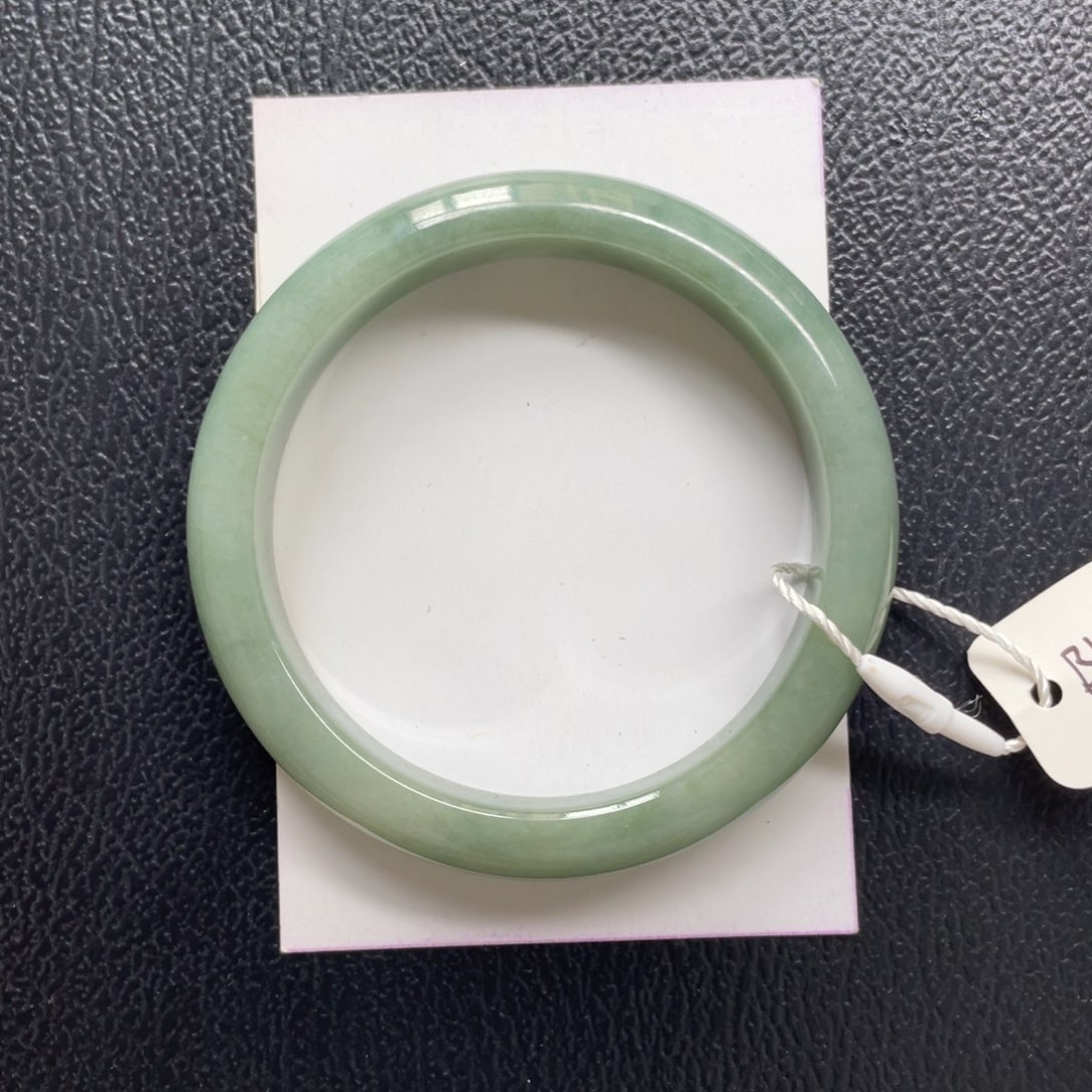 翡翠手镯未镶嵌56圈口