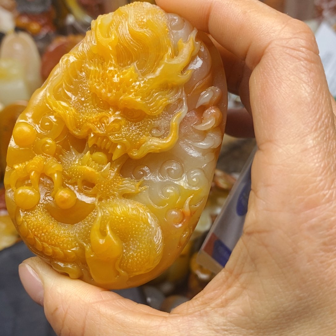 石英质玉（黄龙玉）颈饰未镶嵌半**王