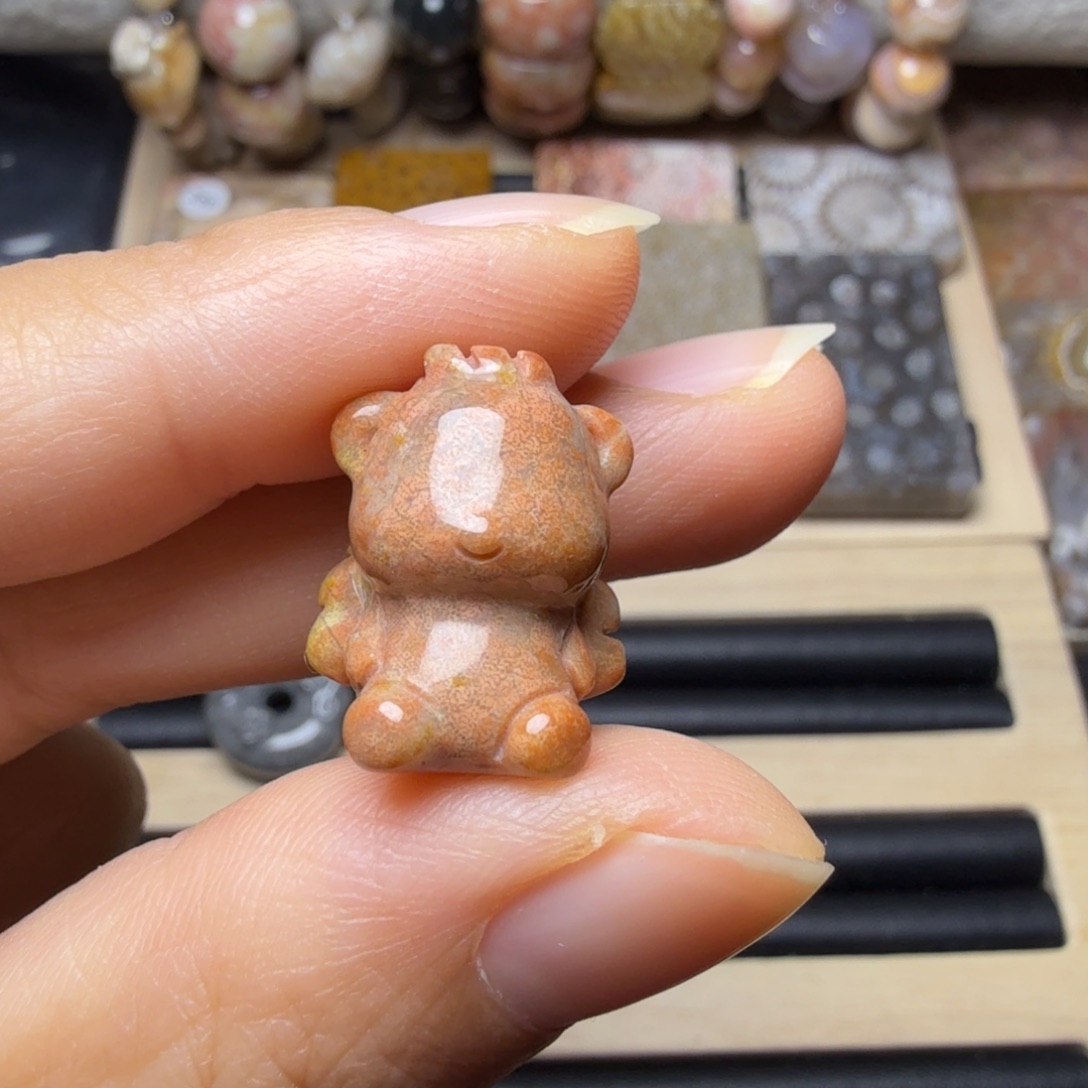 硅化玉未镶嵌挑35一个，100米3个