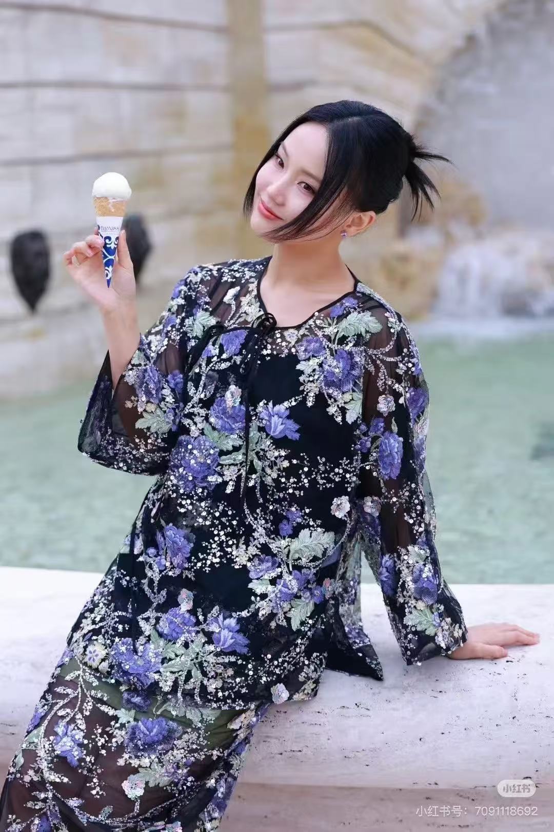 密扇    花色上衣