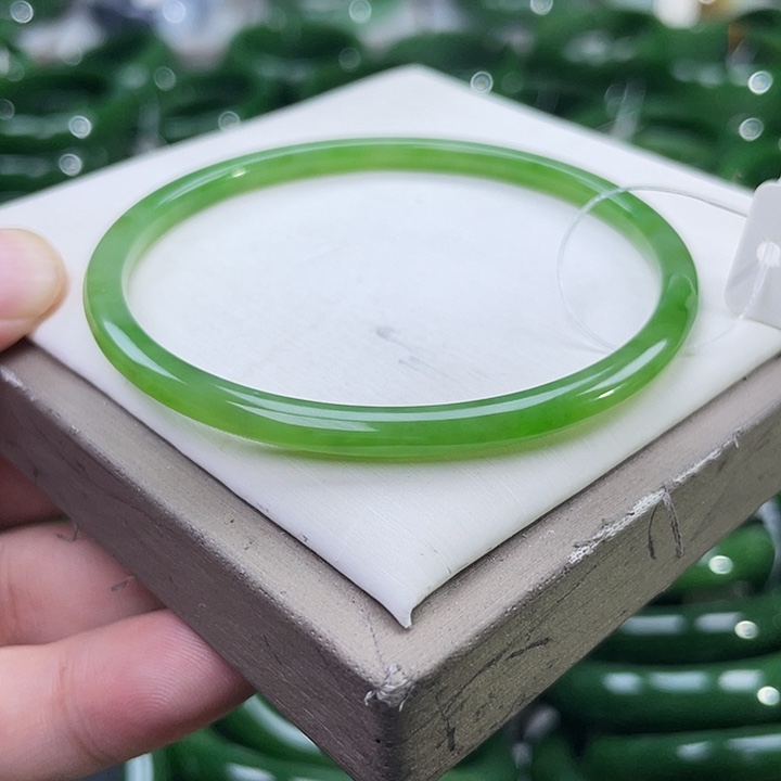 未镶嵌手镯和田玉（碧玉）