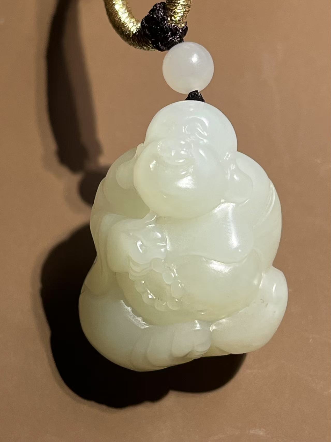 新疆和田玉立体小佛，油润度，做工精湛