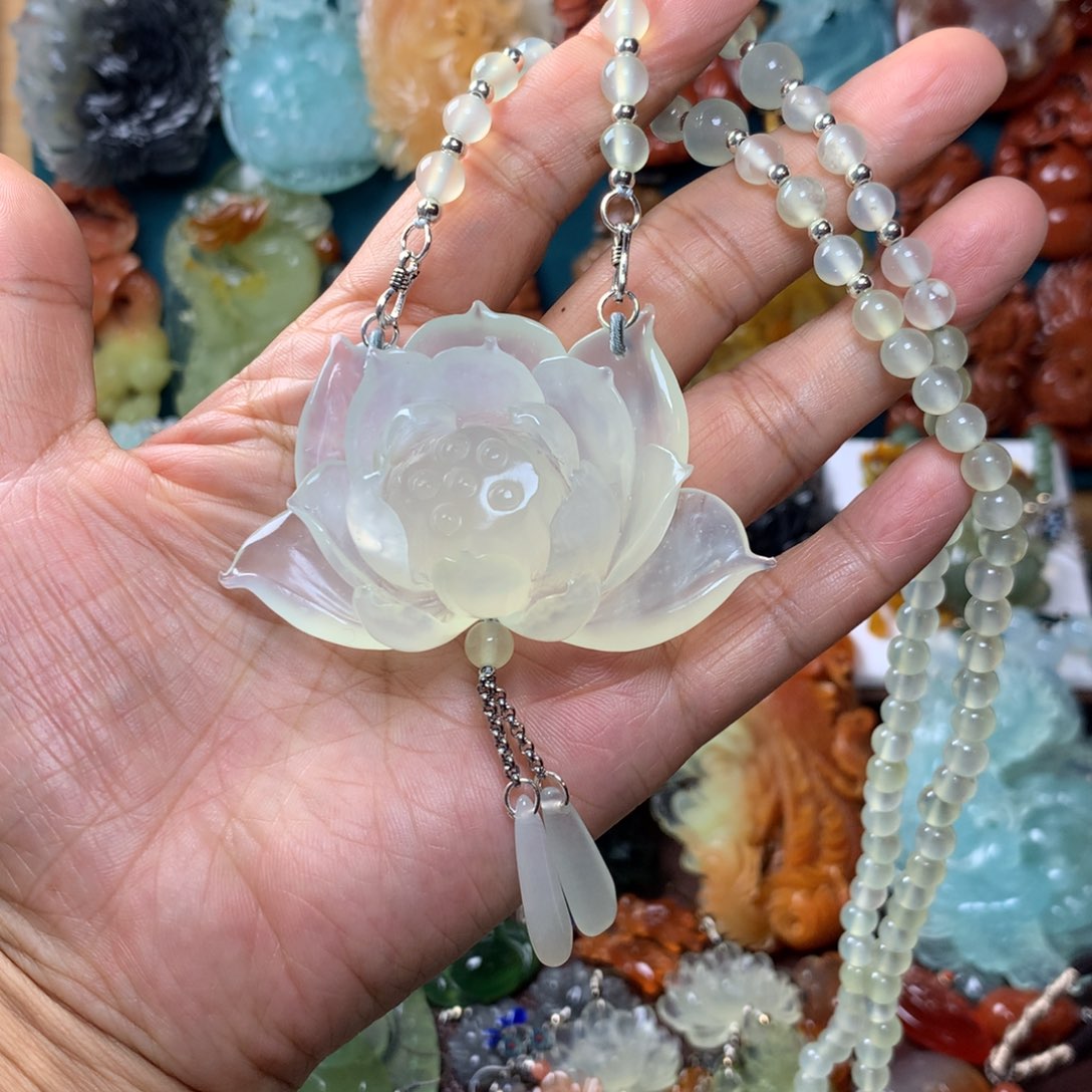 蛇纹石玉挂坠未镶嵌