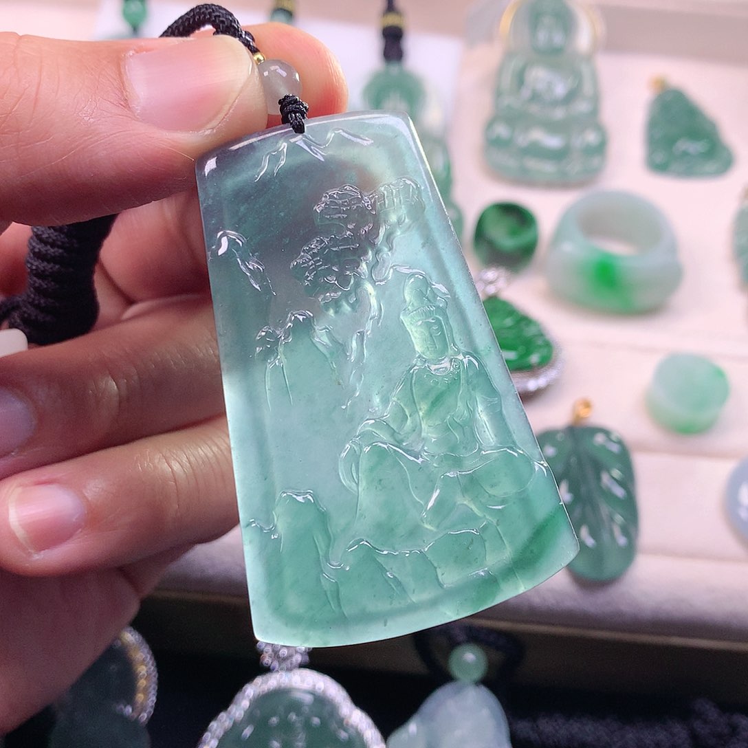 翡翠颈饰未镶嵌翡翠