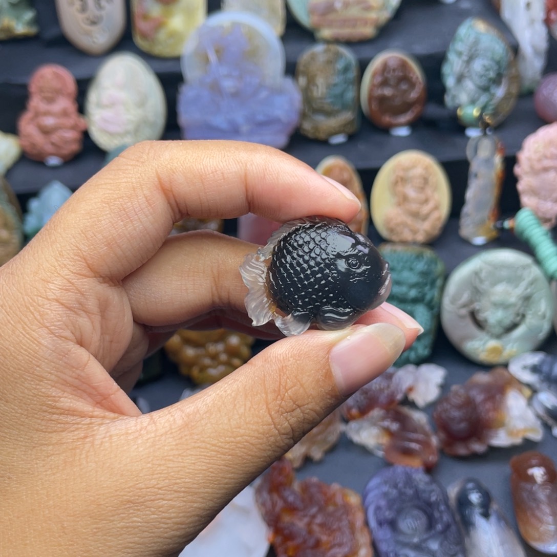 定制玛瑙未镶嵌手工雕刻小鱼