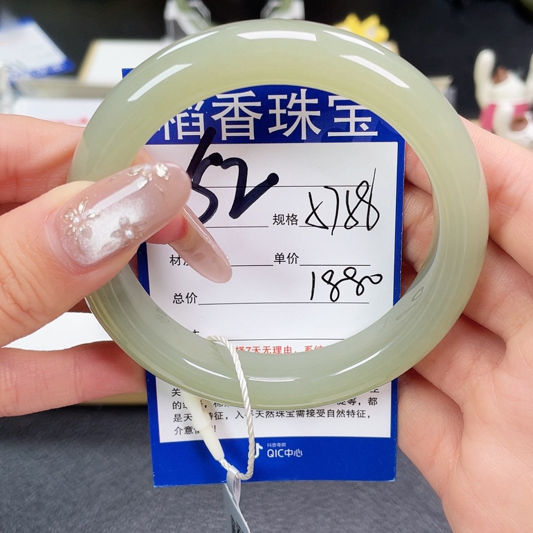 和田玉手镯未镶嵌