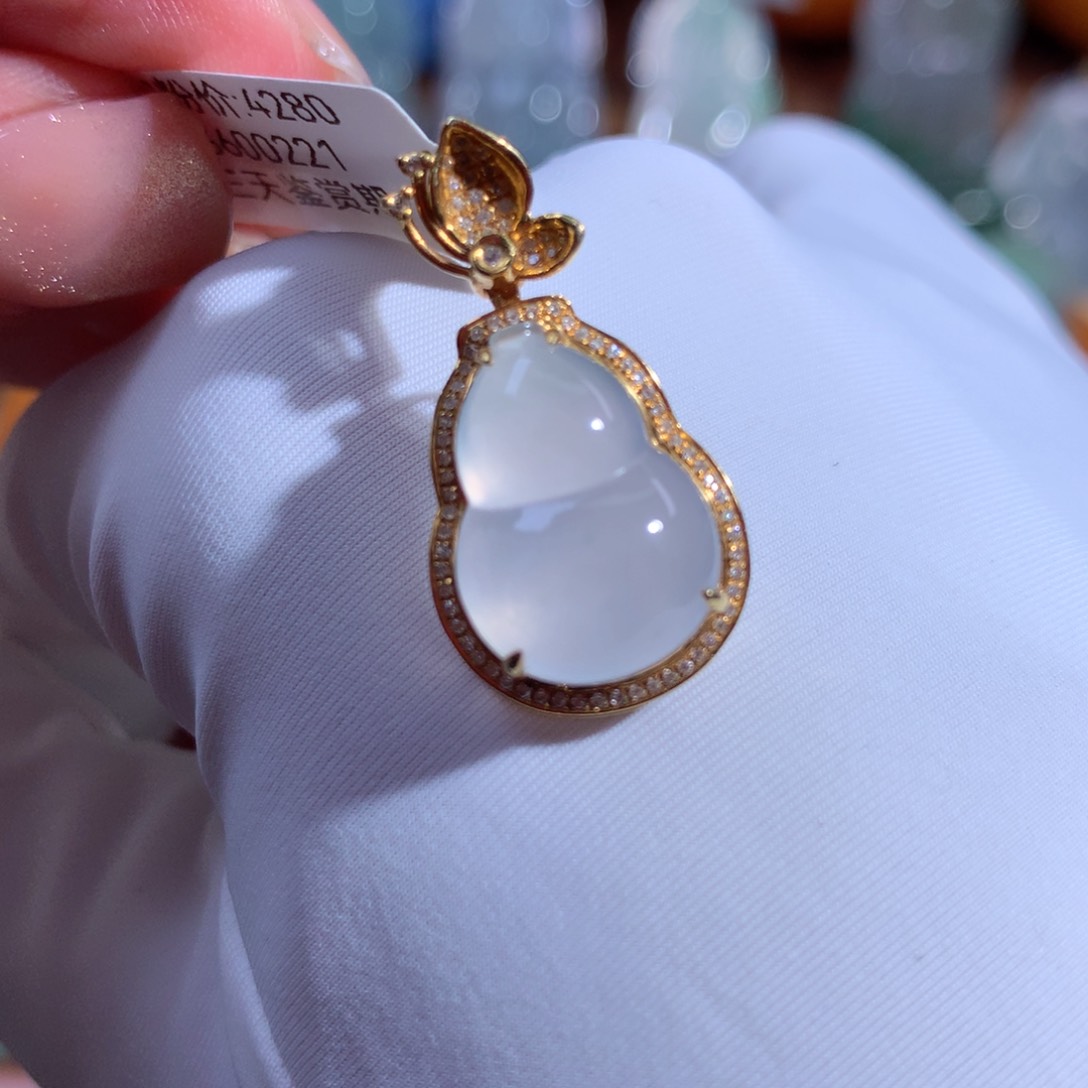 翡翠颈饰18K金镶嵌葫芦