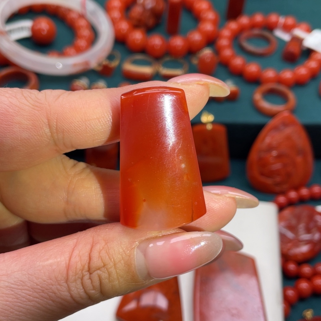 南红玛瑙未镶嵌保山南红无事牌吊坠