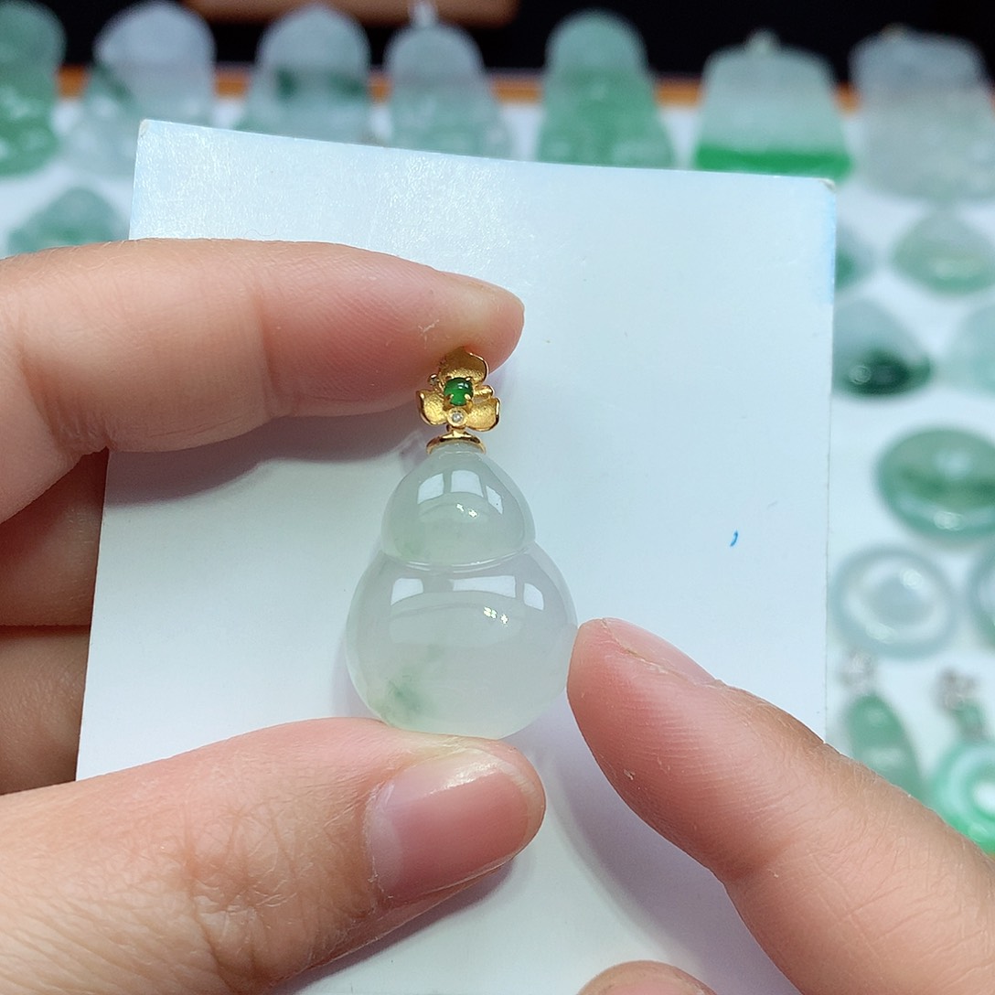 翡翠颈饰未镶嵌葫芦