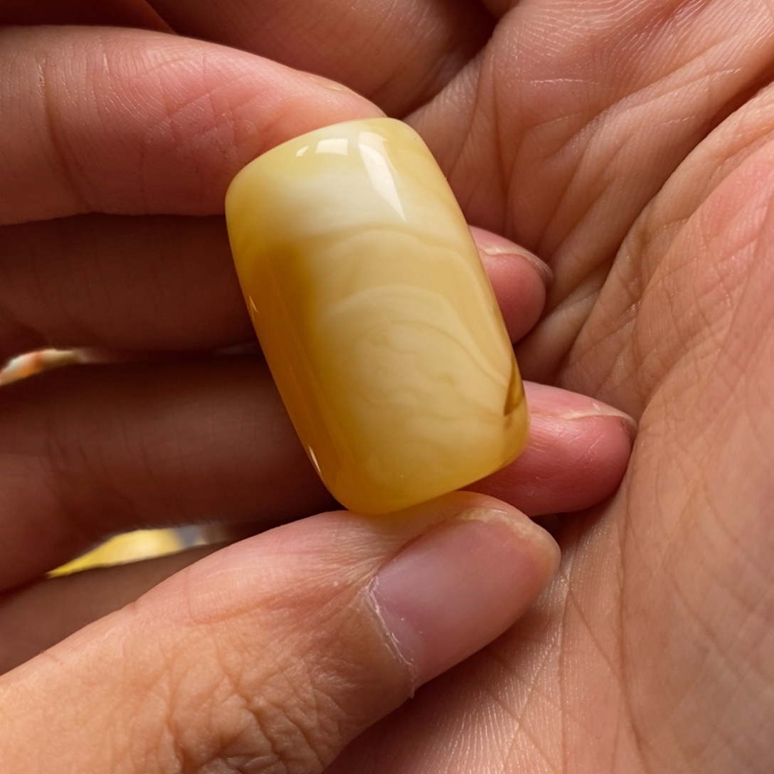 琥珀未镶嵌裸石17×16.7