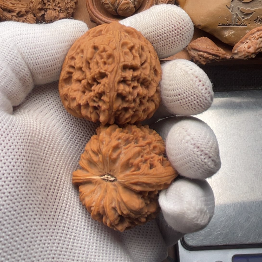 M***钱文玩核桃吊坠南疆石