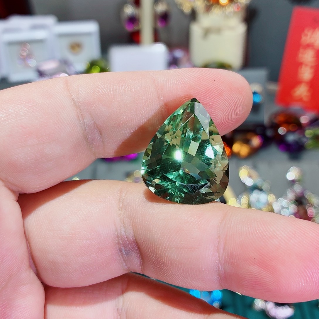 闵***顺绿水晶戒指未镶嵌裸石