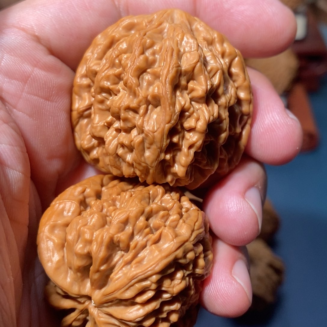 文玩核桃吊坠虎头王