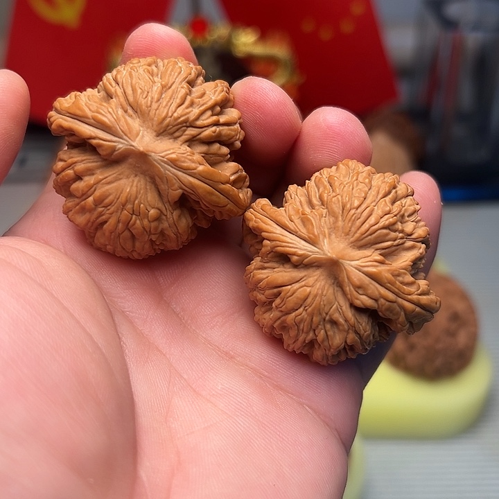 文玩核桃吊坠狮虎兽