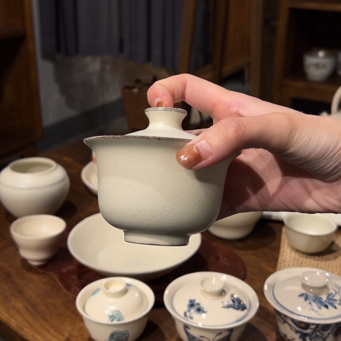 摆件陶瓷。      陶瓷。    