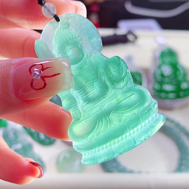 翡翠颈饰未镶嵌天然