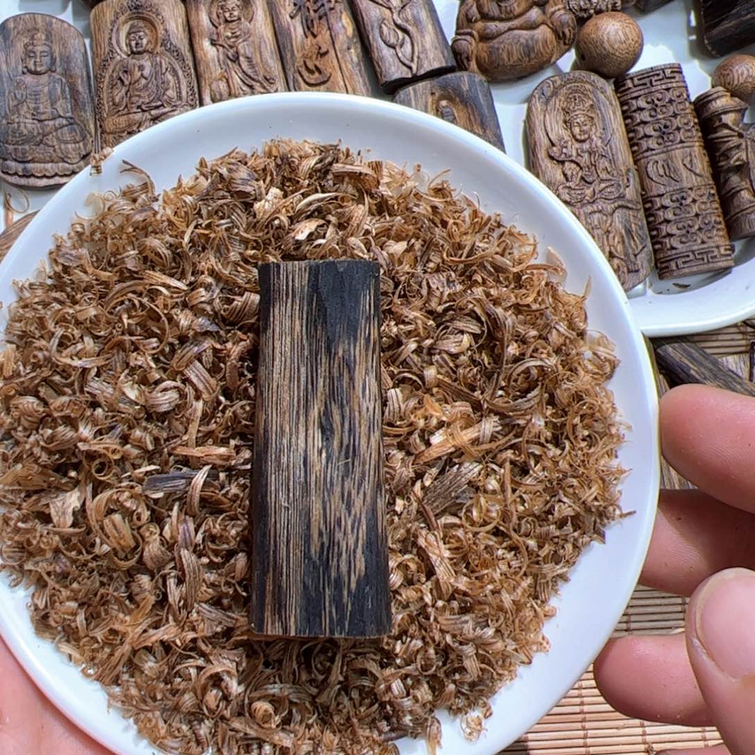 沉香沉香碎屑绿棋素牌10.7克