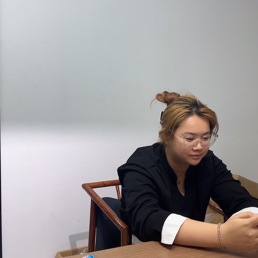 玻璃非常喜欢这样可爱的小姐姐