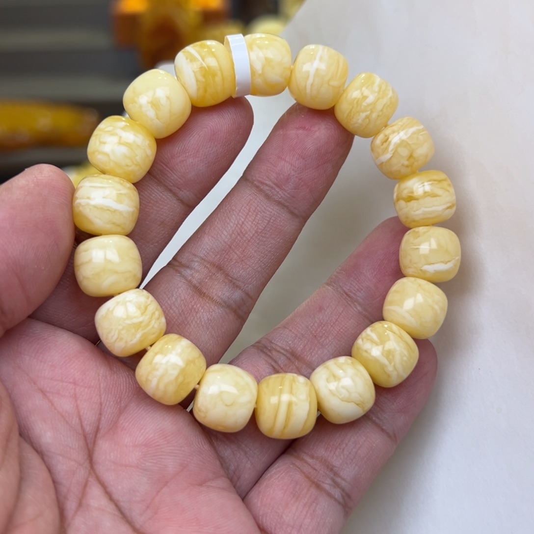 9***.蜜蜡未镶嵌珠宝奇石12加20.4克