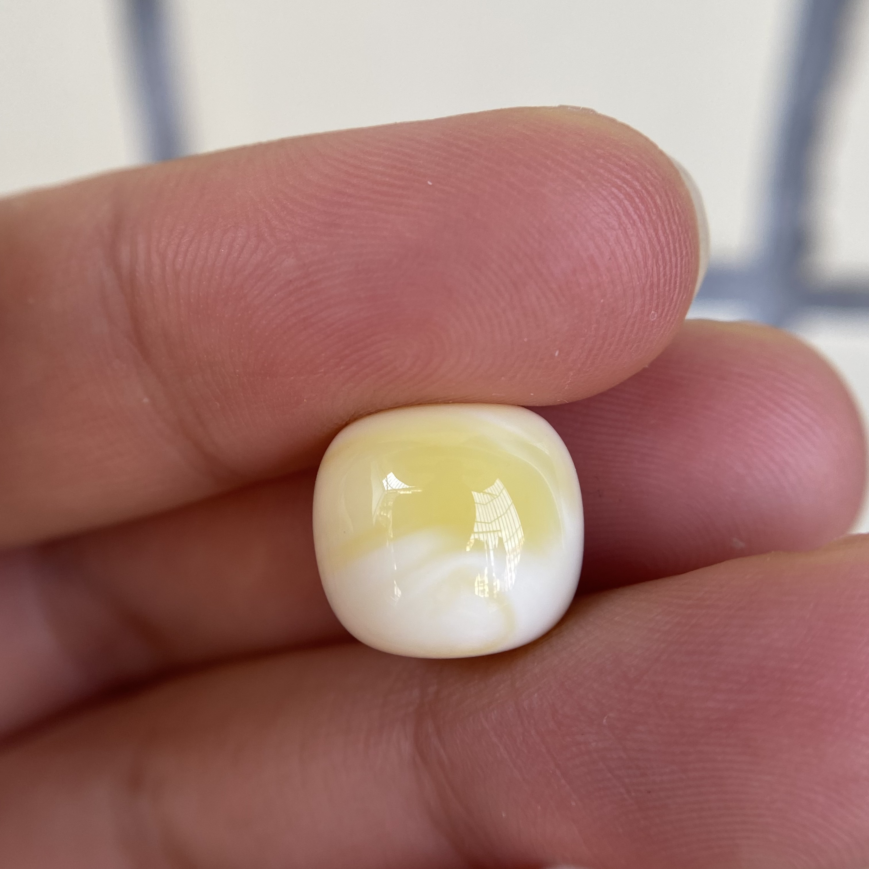 蜜蜡浓蜡老型配饰12.3×11.4mm，实物更好看，品相什么的都够用